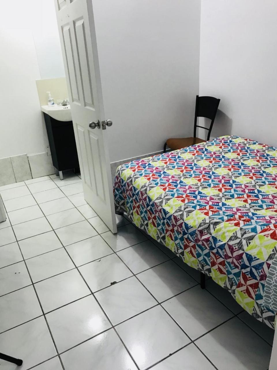Monthly University Apartment-Elizabeth Toronto Exterior foto